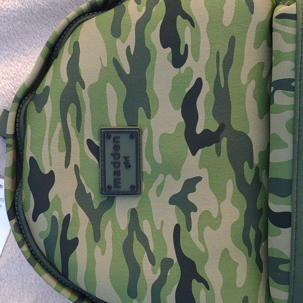🙀🍀MADDEN GIRL Green Camo Backpack MG-5626 - Picture 12 of 14